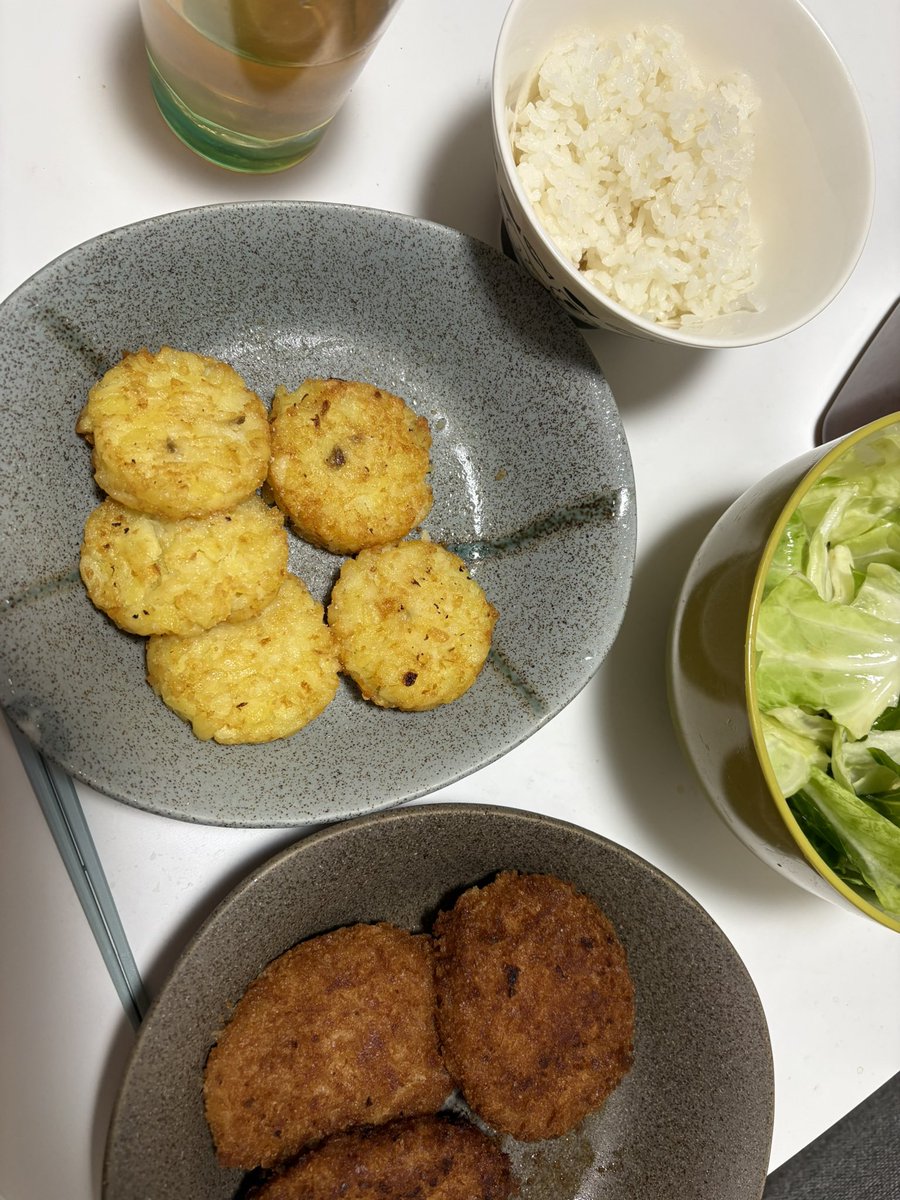 cabbage184184's tweet image. 失礼します。
（মাফ করবেন, ）

キャベツです。
（এটা বাঁধাকপি।）

#SCD
#キャベツ
#cabbage 
#失礼しますキャベツです 
#野菜