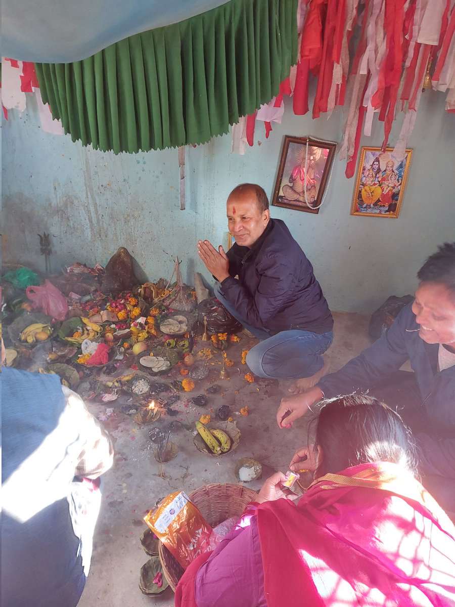 kumarjunu's tweet image. मङ्सिर महिनाको पहिलो मङ्गलबार ( २०८२ - ०८ - ०२ )
बिहान #घरमा धार , धुप गरि #अङ्ख्याल_कुल_देवताको मन्दिर दङ्गिशरण - ५ , #सलौरामा दर्शन , पुजा - आजा , धार - धुप गरेको अवस्था !
जय #कुल_देवता 🙏🙏
जय #अङ्ख्याल  🙏🙏
जय #कौडिन्य 🙏🙏
जय #आचार्य 🙏🙏