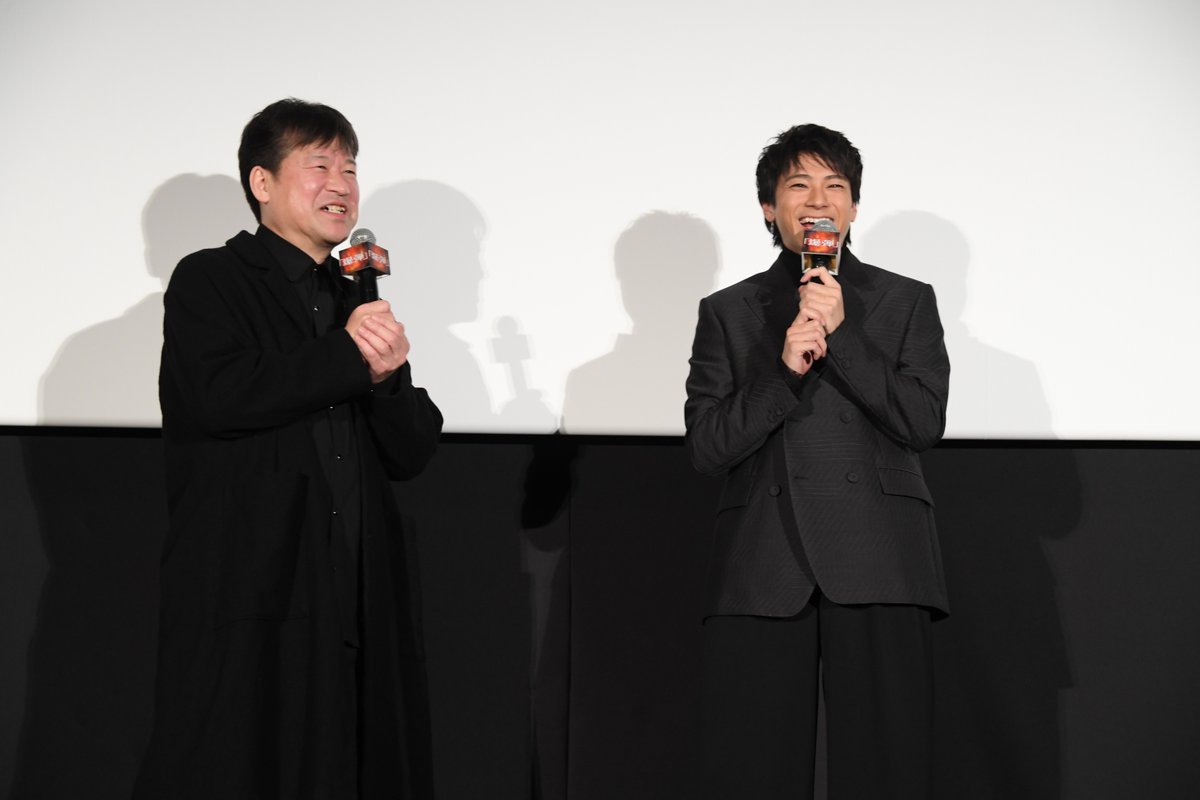 #映画爆弾 
大ヒット爆発中！御礼舞台挨拶💣

🗣️この作品は本当に可能性を感じられるので、
もっと広がっていくと見ています

昨日の舞台挨拶に
#山田裕貴 さん #佐藤二朗 さんが登壇💥
公開後だから話せるトークに、会場は熱狂の渦に！

▼イベントレポート
wwws.warnerbros.co.jp/bakudan-movie/…