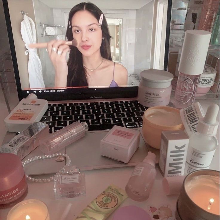 Diorgirlx's tweet photo. the glow comes when you love your own world first. https://t.co/wuEjmQCtdG