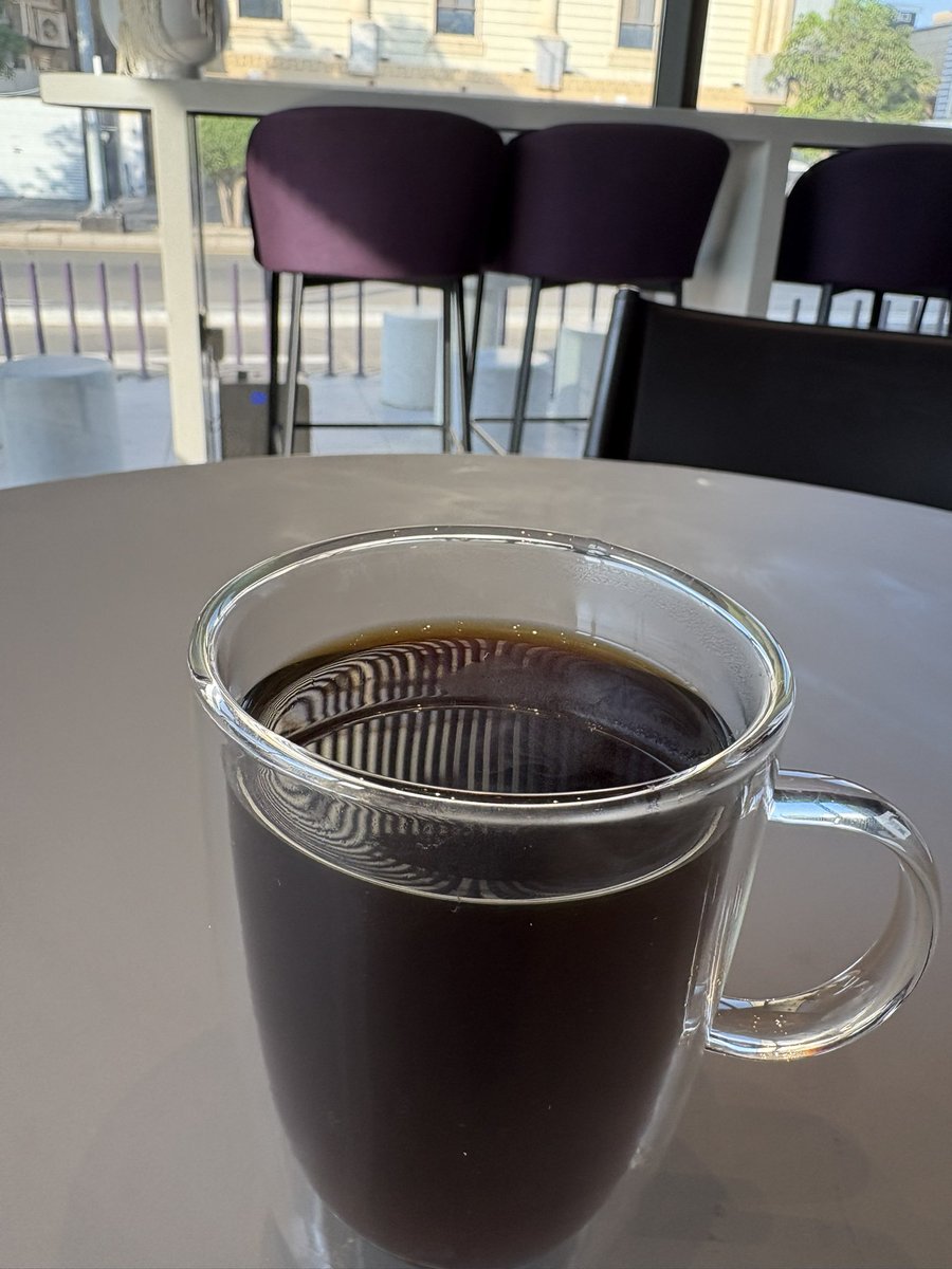 Fhd11M's tweet image. صباح الخيرات #دكان_الذهب 

للأمور قصص ، لو فحصتها لما بدأ الأمر كما هو 

يعاب على الأماني أنها ومضة ،، تخطف الأبصار 

بينما تنطفئ. 

سلسلة الأحداث مهمة للتعقل وفهم الواقع. 

مثل سلسلة الزمن في السوشل ، قد تجد مقطع قديم ويتم تداوله &quot; طازجاً&quot; ساخناً من فرن التفاعلات ،، كالذكريات…