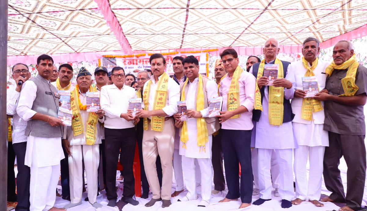 18 नवंबर की सुबह, लेह-लद्दाख की उस ऊंची चौकी पर, -20 डिग्री में…आखिरी गोली तक, आखिरी योद्धा तक यह युद्ध हुआ। आज मैंने रेजांगला युद्ध के अमर बलिदानियों को श्रद्धांजलि अर्पित की।

हमारे वीर सैनिकों का यह बलिदान आज भी हर सैनिक, हर युवा, हर भारतीय के लिए प्रेरणा का स्रोत है।

📍