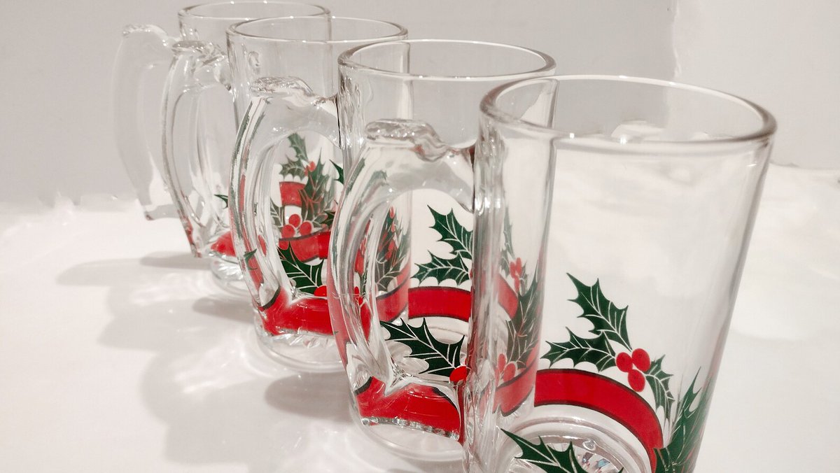 RetroRecollec's tweet image. myretrorecollections.etsy.com/listing/130831… Holly And Berries Christmas Holiday Large Glass Beer Stein Mugs #HolidayBeerMugs #HollyAndBerriesMugs #largeGlassMUgs #Wiseshopper