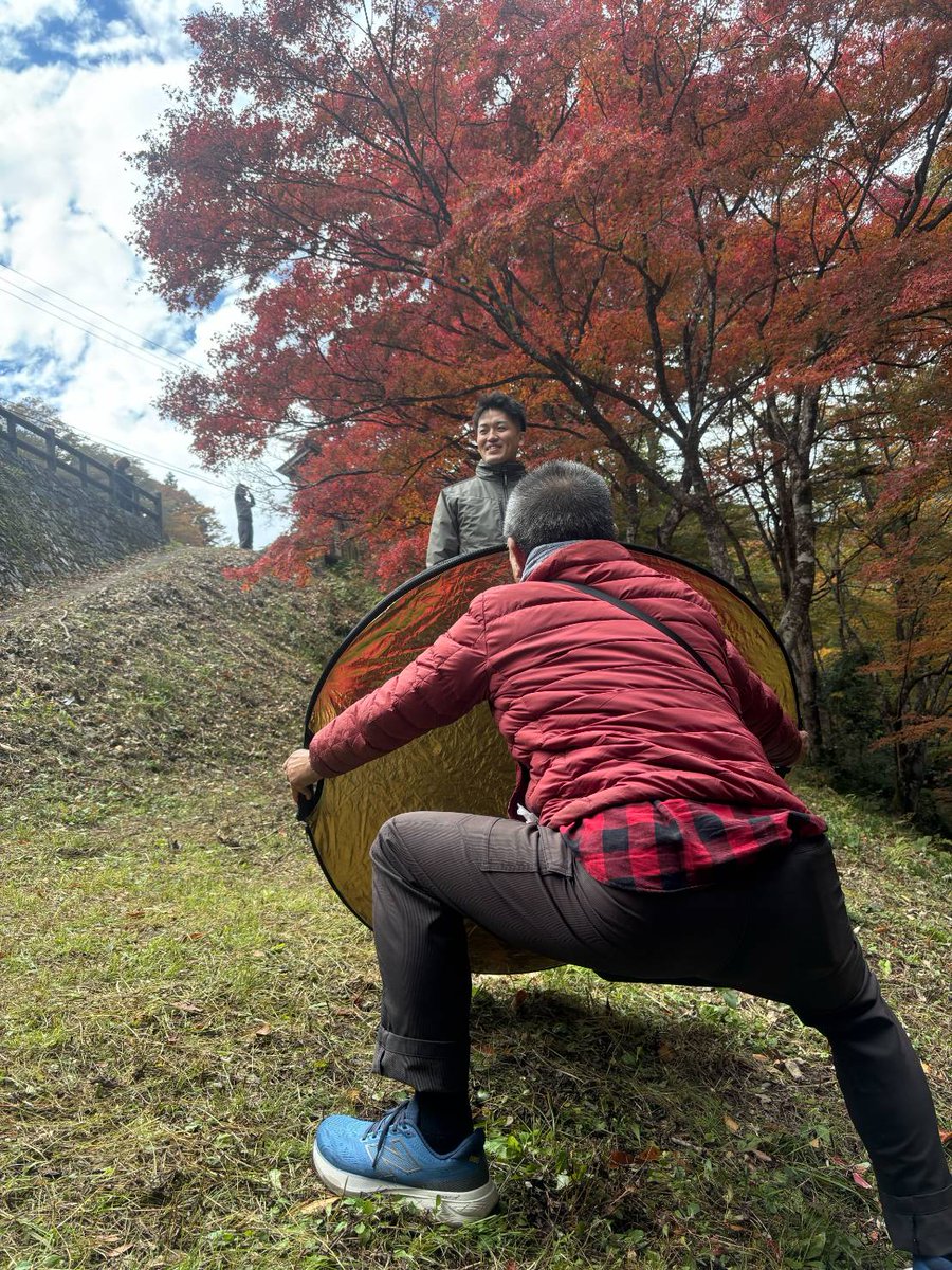 3soDfMY2mL86829's tweet photo. こんにちは！
11月11日秋も深まる久万高原町より
Instagramのリール動画の撮影です😊

今回は株式会社さんえい様にご協力いただき、ご夫婦での取材です📹

我がセンター長もレフ板を持っての積極参加！

紅葉も美しかったです🍂

完成をお楽しみに✨

#林業
#久万高原町
#愛媛
#転職
#自然の中で働く https://t.co/LRXWKNAHns
