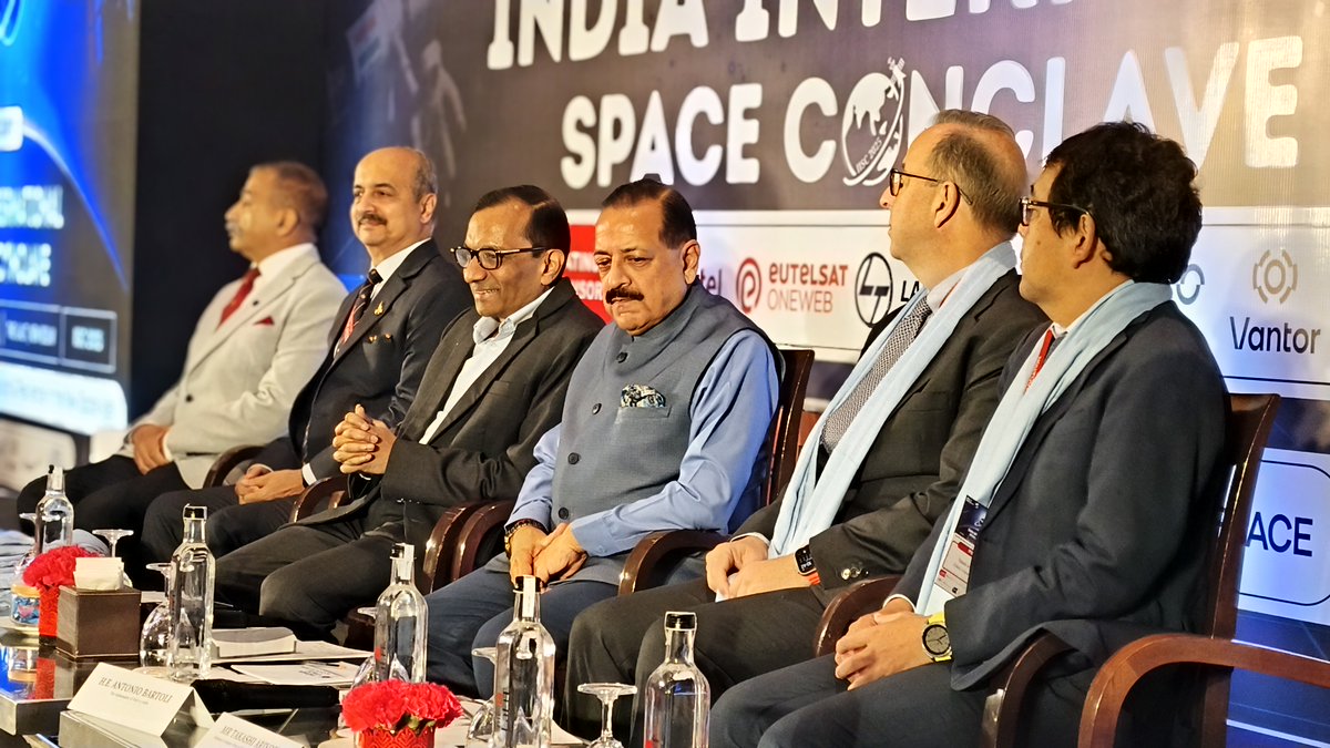 ISpA_India's tweet image. A grand start featuring global leaders, dignitaries, and visionaries shaping the future of space. #ISC25 #BhumandalSeBrahmaandTak