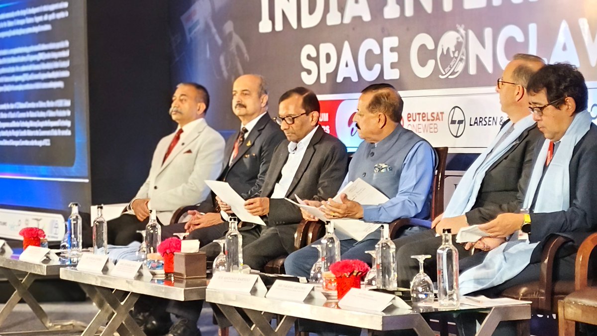 ISpA_India's tweet image. A grand start featuring global leaders, dignitaries, and visionaries shaping the future of space. #ISC25 #BhumandalSeBrahmaandTak