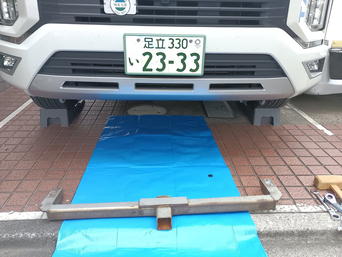 フロントヒッチメンバーを外してみた！
だいぶキツく締まってて難儀しました。(笑)