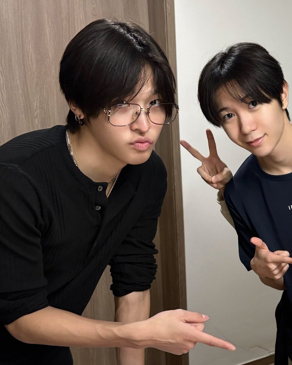 myr1ku's tweet image. 리쿠 안경 개좋다 😵‍💫💕💕💕