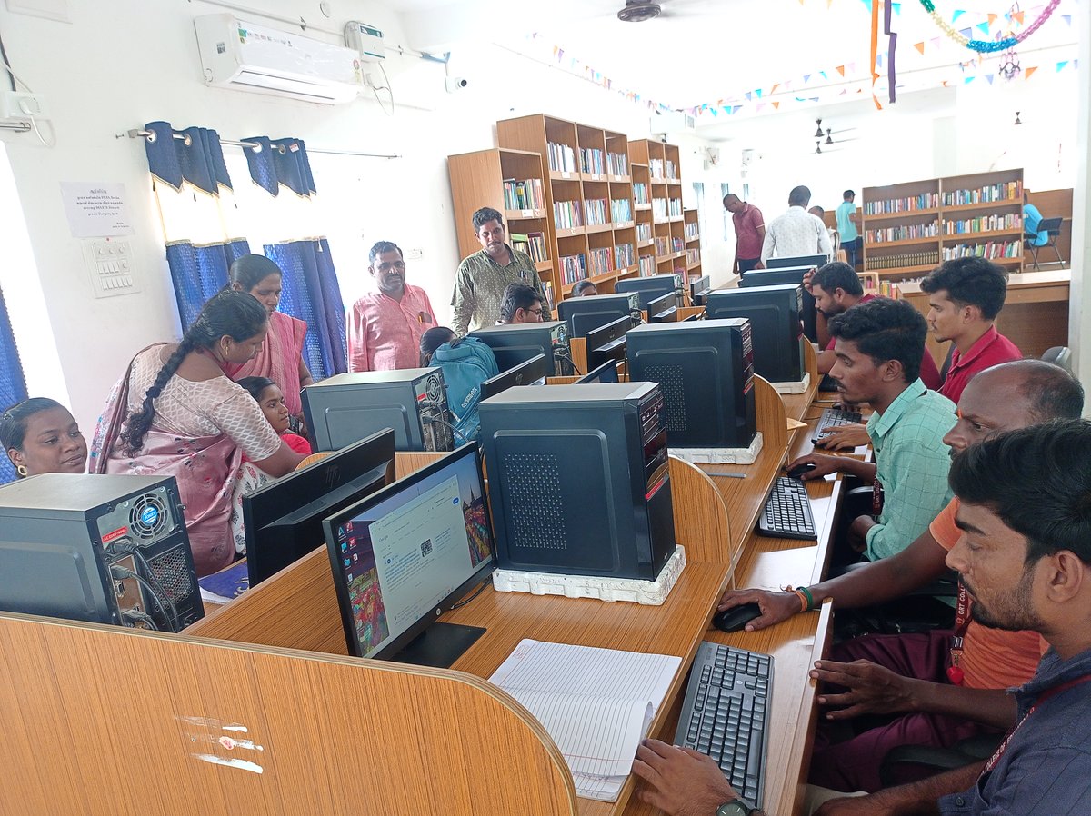 NSSGRT1TVLR's tweet image. GRT COE successfully organized a Public Digital Library Visit on 18.11.2025 as part of Library Week 2025 #LibraryWeek2025 #DigitalLibraryVisit #GRTCollegeOfEducation #DigitalLearning #ICTinEducation #FutureTeachers #LibraryAwareness #LifelongLearning #ReadingCulture #GRTCOE