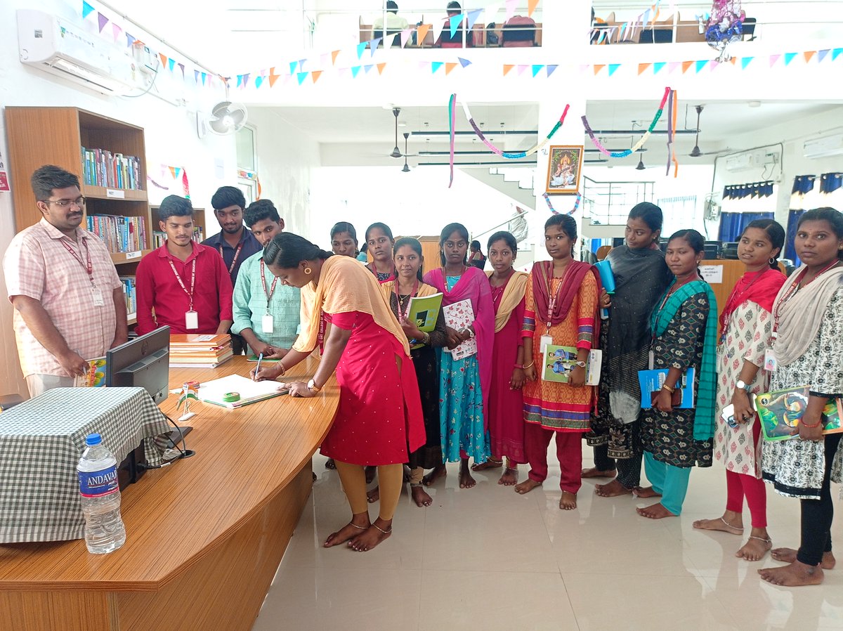 NSSGRT1TVLR's tweet image. GRT COE successfully organized a Public Digital Library Visit on 18.11.2025 as part of Library Week 2025 #LibraryWeek2025 #DigitalLibraryVisit #GRTCollegeOfEducation #DigitalLearning #ICTinEducation #FutureTeachers #LibraryAwareness #LifelongLearning #ReadingCulture #GRTCOE