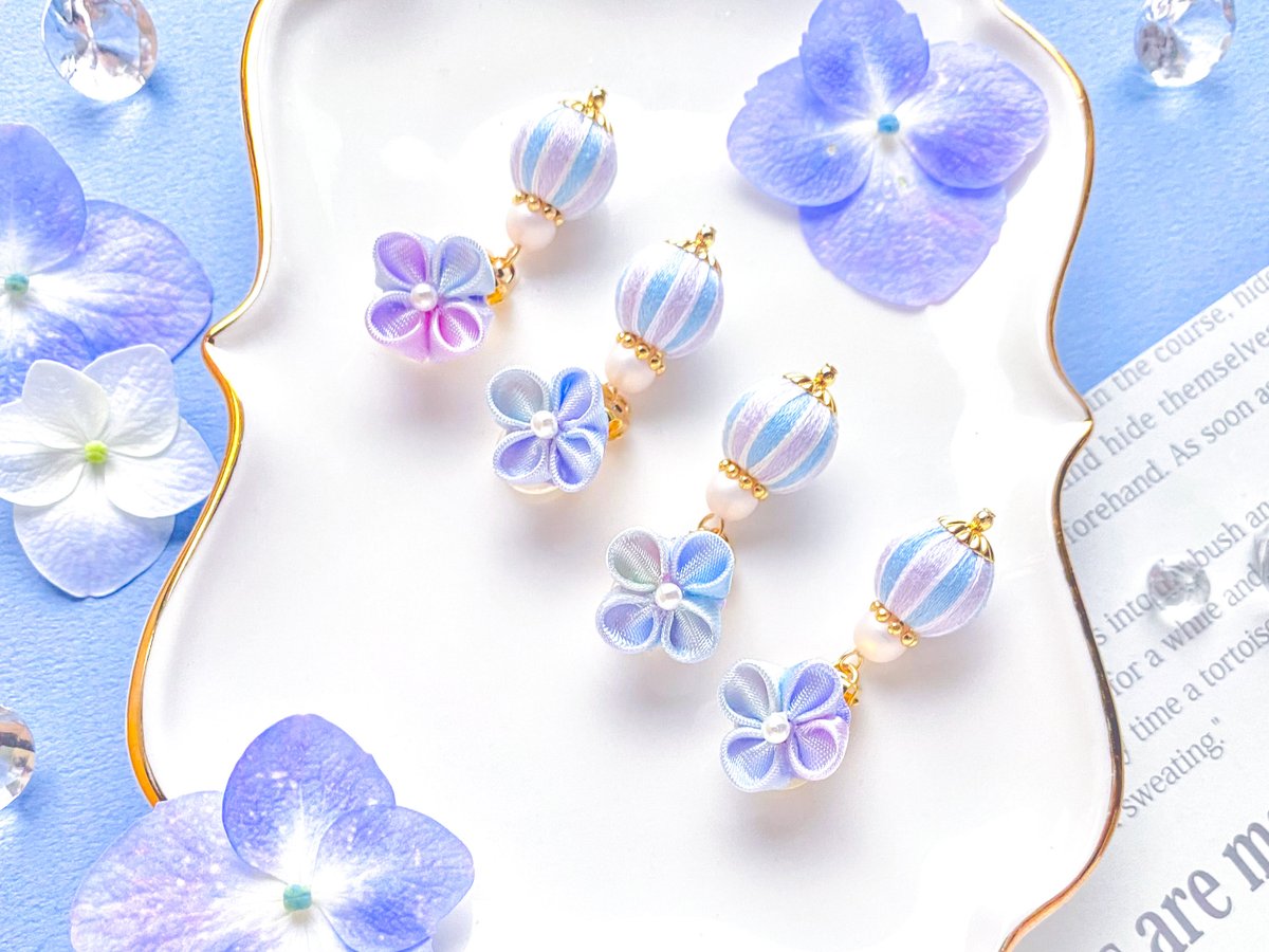 デザフェス戦利品リポスト祭りにあたり「購入品を綺麗に撮りたいけど写真が苦手で…」というお声をよく聞くので、身近なもので簡単に良い感じに写真を撮れる方法をまとめました📸

※敷布やお皿を無地に指定するのは、柄物は作品とケンカしやすいため

せっかくなら綺麗な写真で思い出に残しましょう✨