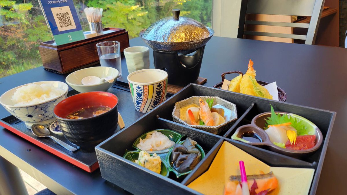 codeNasca's tweet image. #牛滝温泉 #四季まつり で松花堂弁当

程よい味わいでボリューム感もあって満足度が高い😋

大自然の中で日帰り入浴♨️すれば1250円でいただけるのでコスパの高さも素晴らしい😆