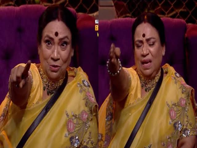 FearlessSnehu's tweet image. Family reunion is incomplete without OG moms like this

#BigBoss19