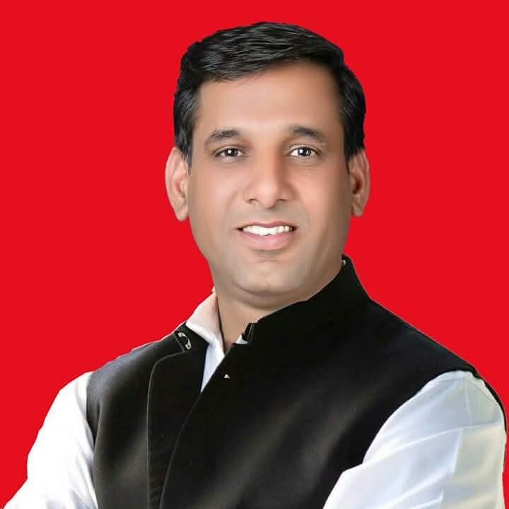 CLsainiGGc's tweet image. भाजपा राजस्थान के प्रदेश प्रवक्ता श्री अशोक सैनी जी को जन्मदिन की सहृदय शुभकामनाएं!

मैं प्रभु श्री राम से आपके उत्तम स्वास्थ्य और सुयशपूर्ण जीवन की प्रार्थना करता हूँ।

@AshokSaini_BJP