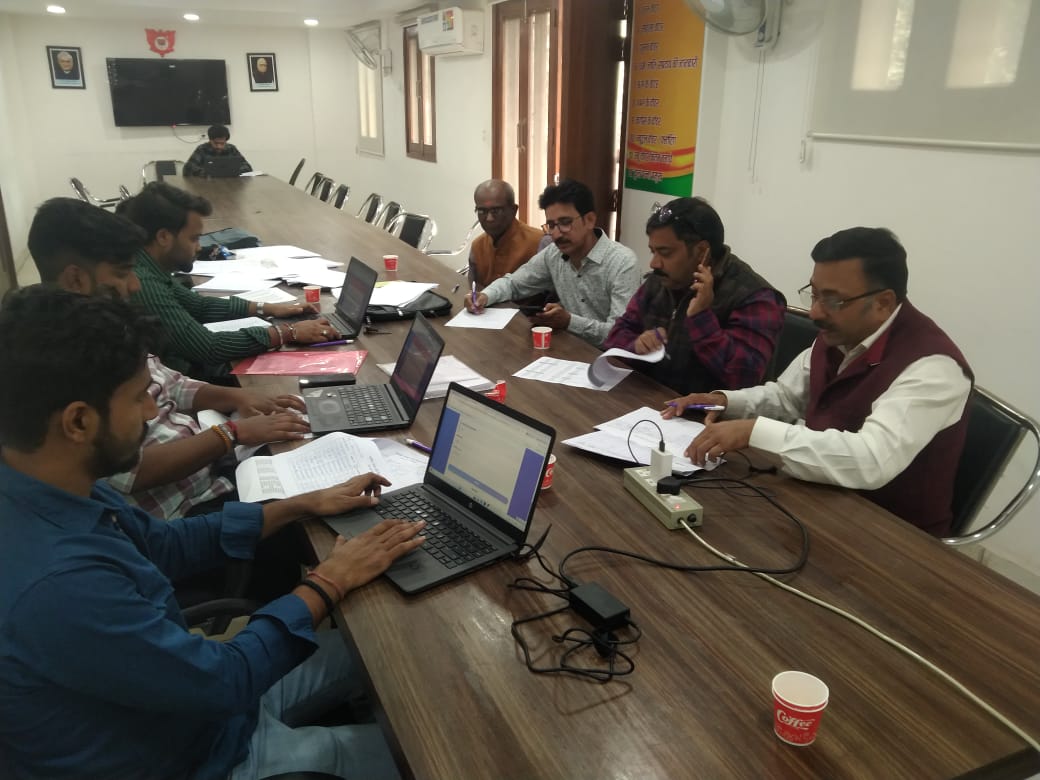 advolokesh's tweet image. बीते दिनों दिल्ली उपचुनावों के लिए बने भारतीय जनता पार्टी के वॉर रूम से फ़ोन के माध्यम से जनता से जुड़कर जमीनी समस्याएँ समझीं और समाधान के लिए वरिष्ठ नेताओं संग चर्चा की।
#namoagain #bjp4development #bjp4india #bjp4delhi #rekhagupta #cmdelhi #दिल्ली_उपचुनाव