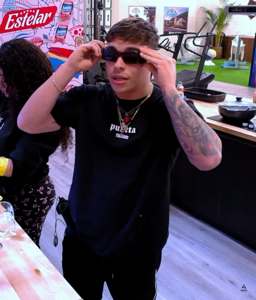 Mira foke le metio los puntos al lloron para que deje su show de lastima jajajaj

El único inteligente que sabe  y los tiene leídos es Jlexis 

 puercos 

#LaCasaDeAlofoke2