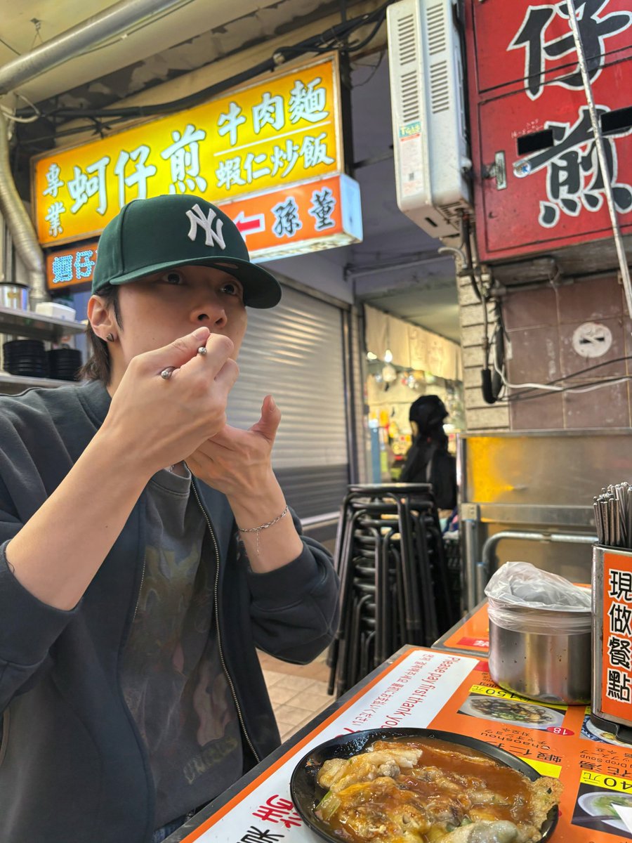 nderyh's tweet photo. 251118 #HENDERY instagram update 

“☺️” https://t.co/xZ4VljTihh