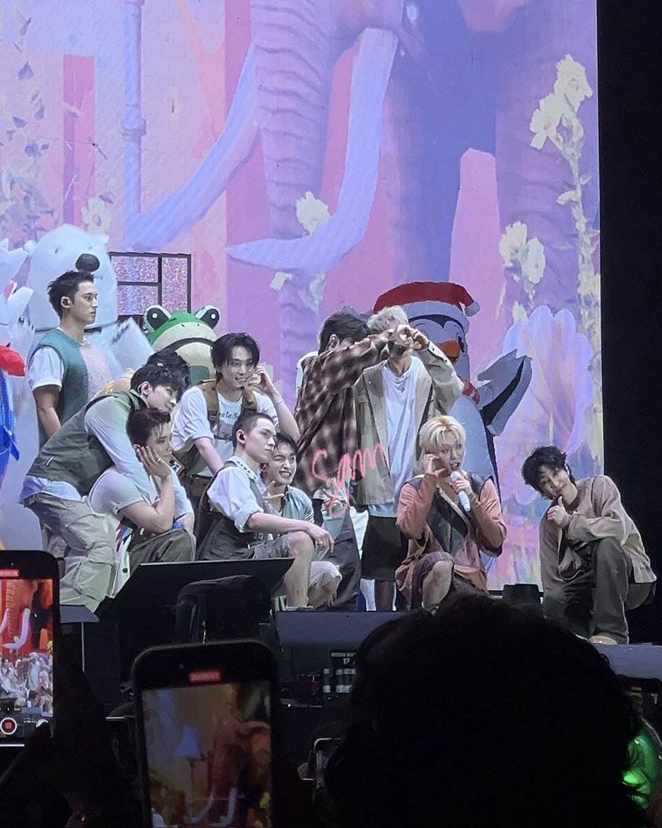 406folder's tweet image. AAAA SEE YOU NEXT YEAR @pledis_17 💘⭐️