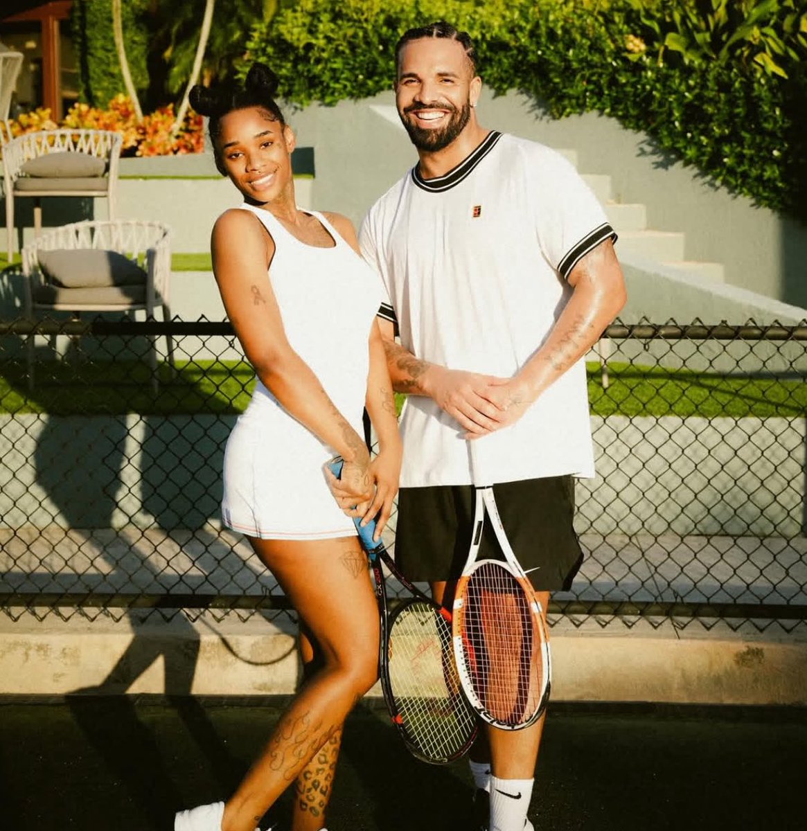 DrakeChart's tweet image. I said tennis lesson she said where’s the bracket or the necklace? 

Drake via IG 🎾