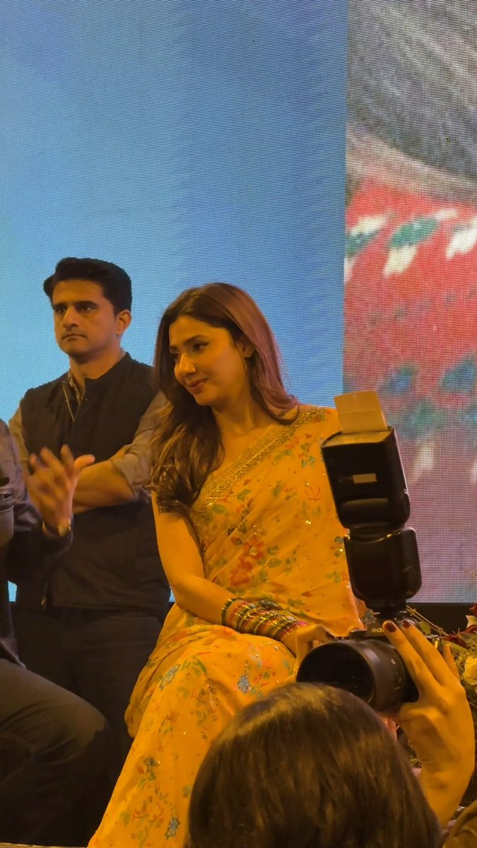 Jennation_'s tweet photo. breaking my twitter hiatus for this! was in the front row but couldn’t meet her. wish you had stayed a little longer @TheMahiraKhan 💛 https://t.co/hMeisImd89
