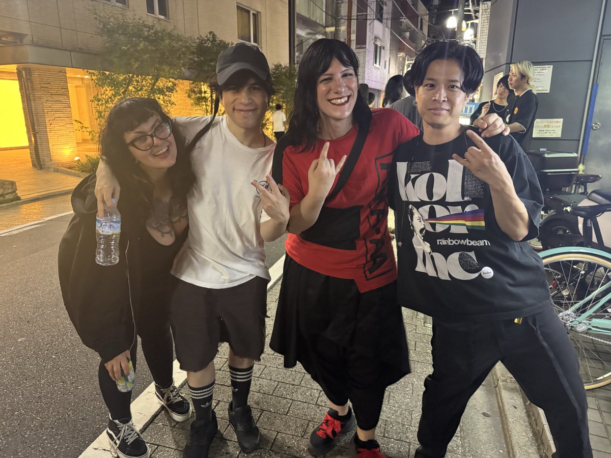 SadieG_JP's tweet photo. Love my fam xoxo https://t.co/ZQEJzH0HDr
