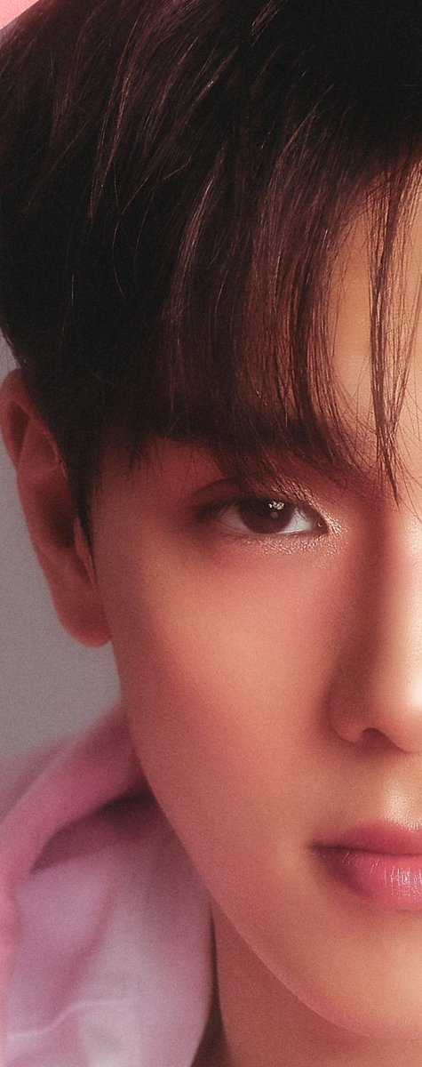 tomyluvshownu's tweet image. Same makeup style, two completely different vibes - all because of his attractive mismatched eyes 🥹💓