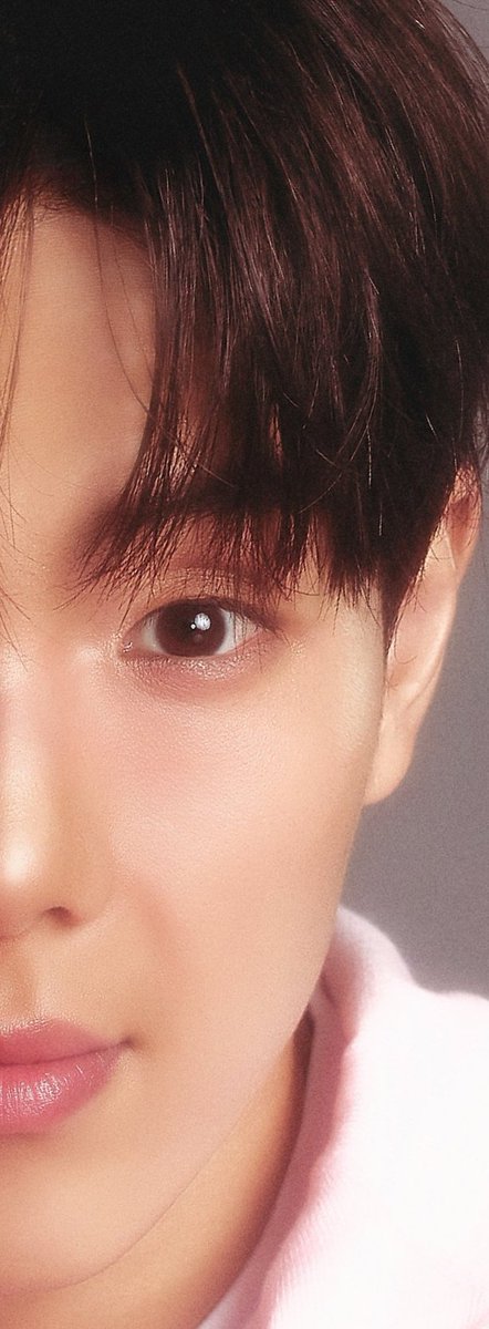tomyluvshownu's tweet image. Same makeup style, two completely different vibes - all because of his attractive mismatched eyes 🥹💓