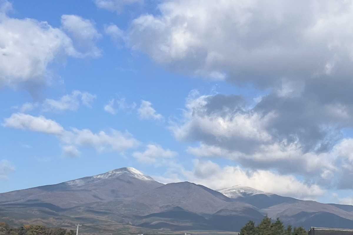 11月12日（水） 安達太良山、積初冠雪！ 二本松の協力隊訓練所も朝晩の