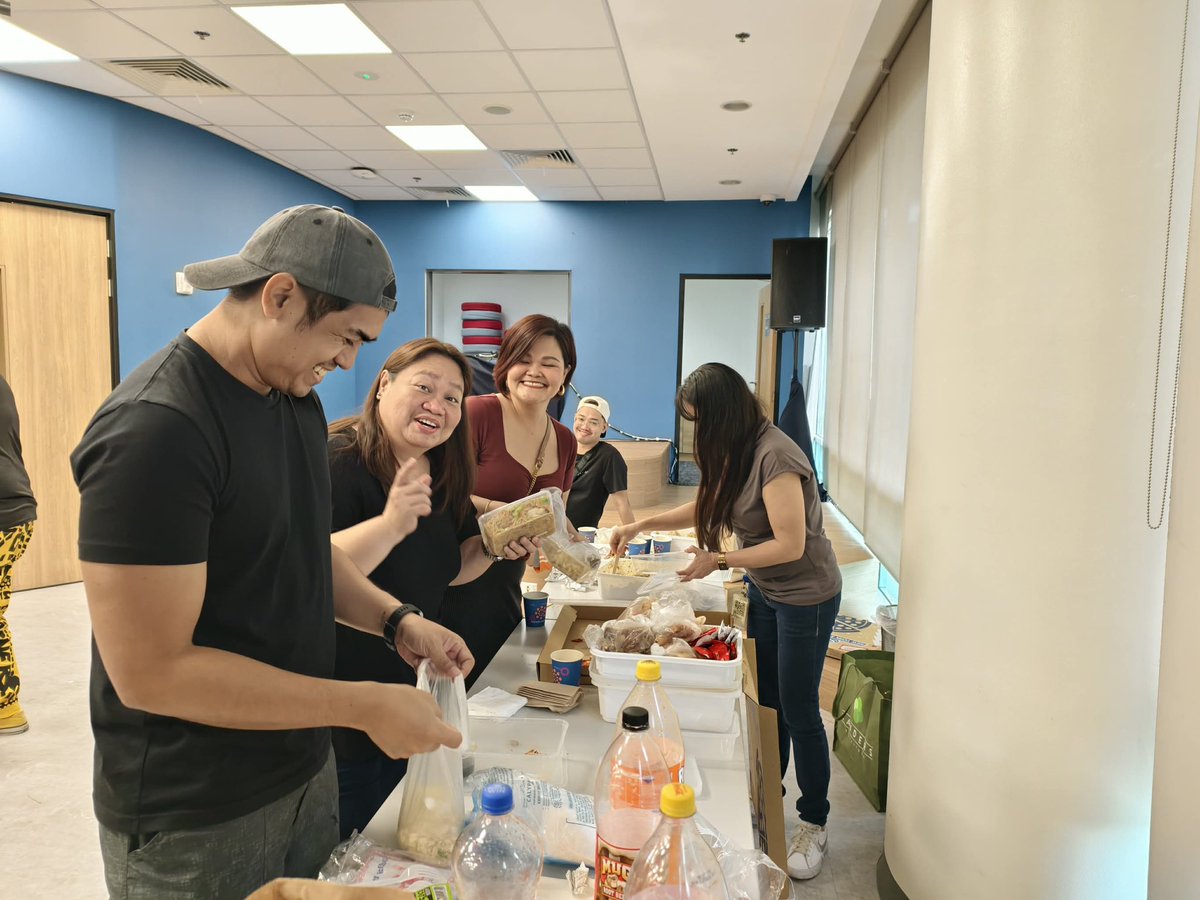 onlypangs02's tweet image. Kainis. Nawala pa yung shinaron kong pancit. Sayang! 😅