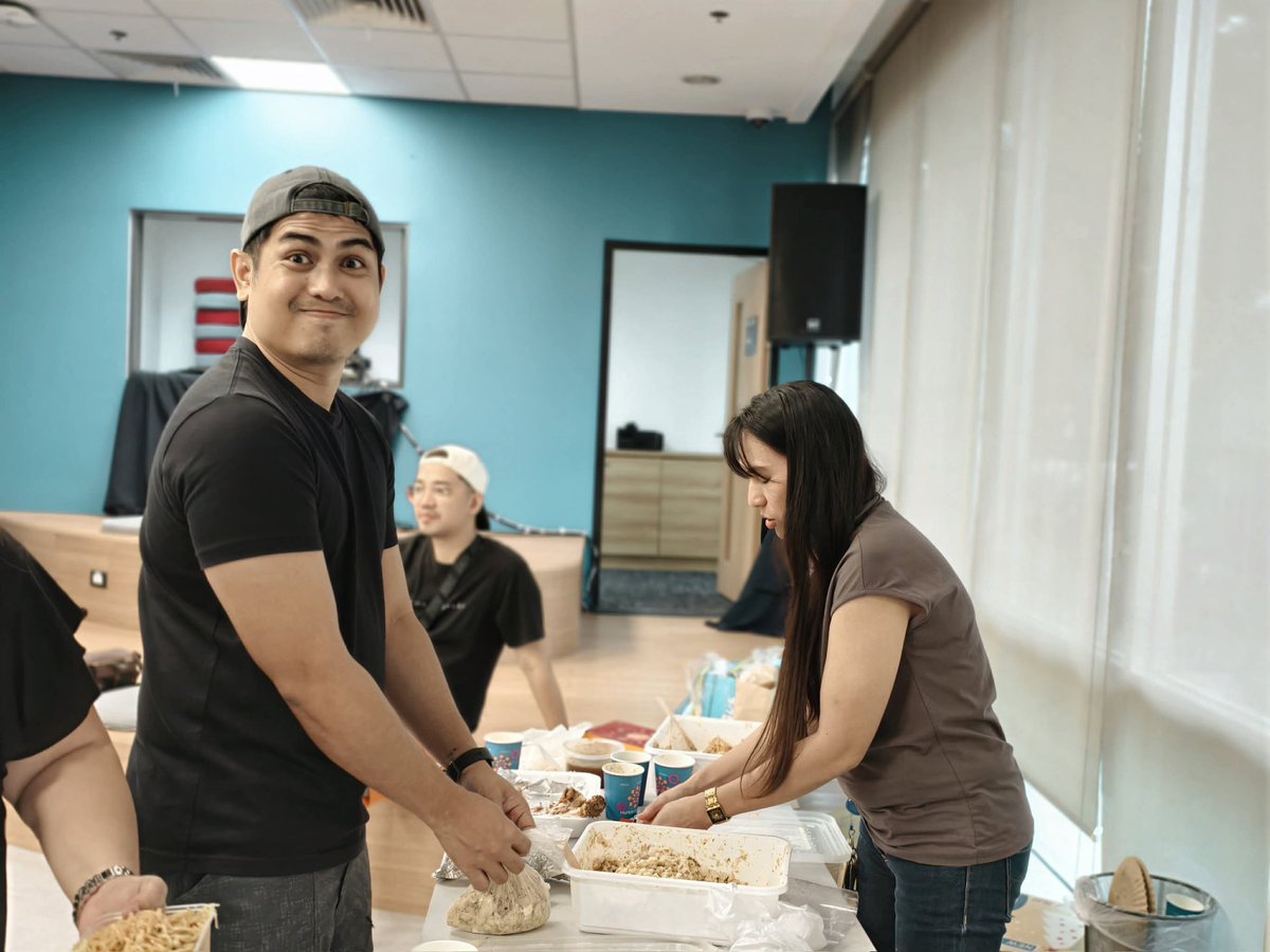 onlypangs02's tweet image. Kainis. Nawala pa yung shinaron kong pancit. Sayang! 😅