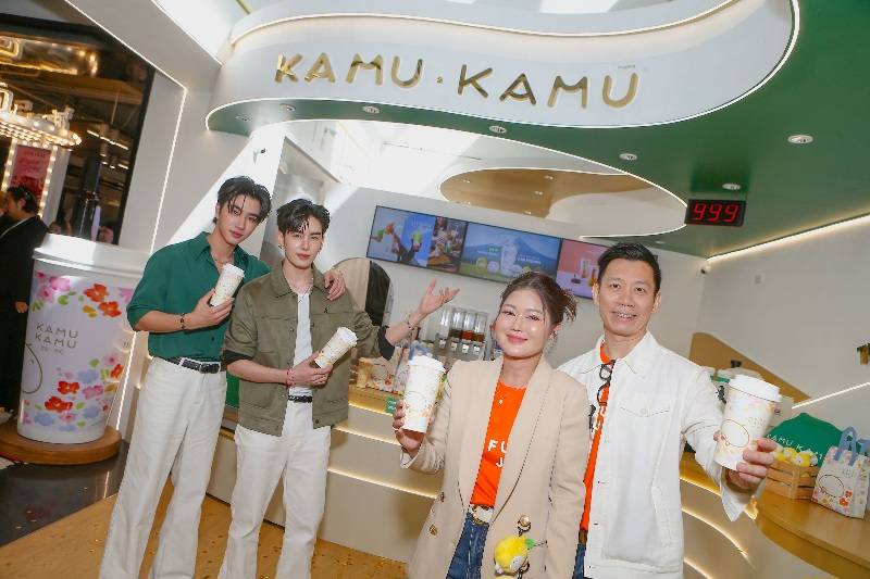 bizmatchingnews's tweet photo. คามุ คามุ รีแบรนด์ครั้งใหญ่ในรอบ 14 ปี ท้าชิงตลาดชานม–กาแฟ เจาะ Gen Z–Alpha ตั้งเป้า 300 สาขาใน 3 ปี
อ่านต่อที่ :https://t.co/p6EPDeBdfN
#KAMUKAMU #SparkJoyEveryday #รีแบรนด์คามุ #ชานม #กาแฟ #ตลาดชานมไทย #GenZAlpha #ธุรกิจเครื่องดื่ม #แบรนด์ไทย https://t.co/AMVmJhNUlC