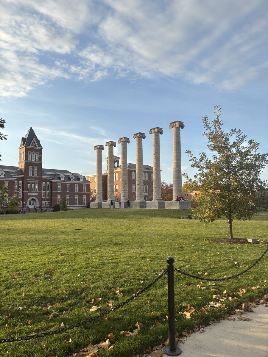 i was nominated by <a href="/lillian_mo57465/">Lillian Mosley</a> to post what i’m grateful for and i’m very grateful for mizzous beautiful campus that i get to walk through everyday to get to class! #vphsgratitude <a href="/vphsleadership/">Valley Park Leadership Program</a> 🐅