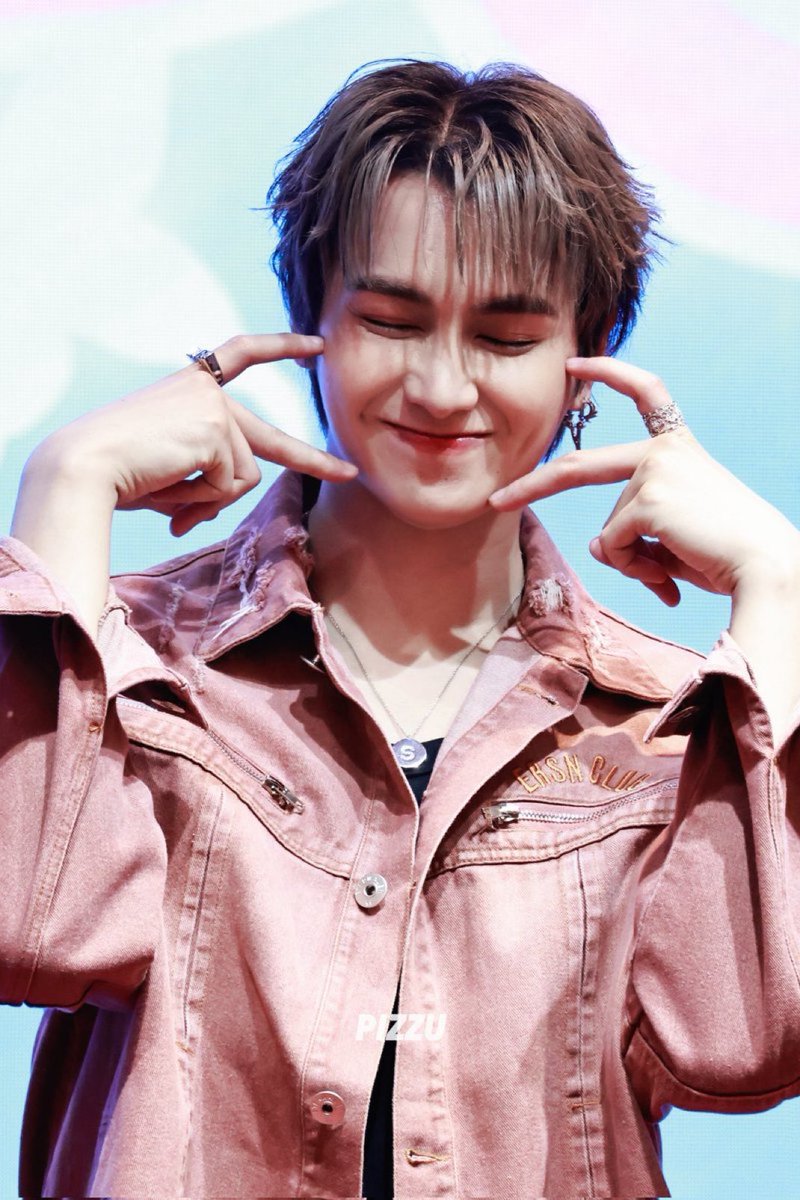 KanwalAuralisTK's tweet image. U deserve applause for dealing with unspoken struggles. The way u heal from the pain u share with nobody is worth pride. Your hardships don&apos;t make u weak. Your fighter spirit makes u brave. Honour yourself for never giving up 🩵 @smart_csnp

#AuralisFamily #SmartBoom #smartcsnp