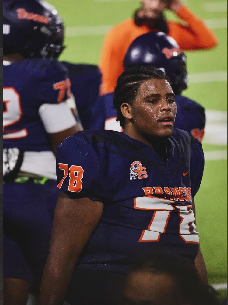 DamarriusLewis5's tweet image. Check out Damarrius Lewis Senior Year Film by Damarrius Lewis on @hudl hudl.com/v/2TDML3 #hudl
@Sean_Folloder @CoachDHarvey1 @Agshall37 @Ichabod_CMac6 @CoachBHardee