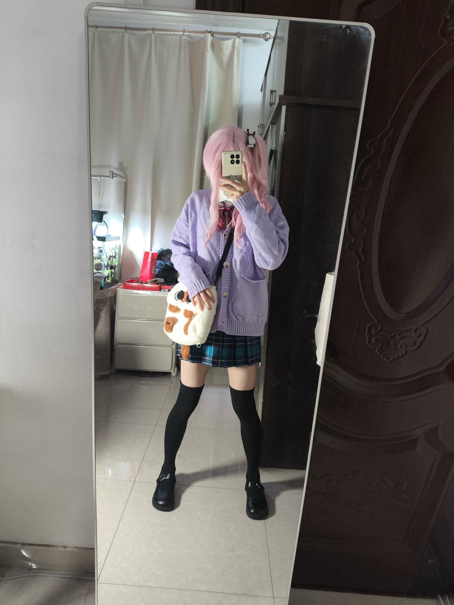 感觉s码的裙子已经很难穿上了，现在生活条件好点了之后咱的体重已经长了十斤左右了……总而言之，健康了是好事www之前那个骷髅兵状态不好看让咱很自卑（
#伪娘 #男娘 #可爱の男孩子