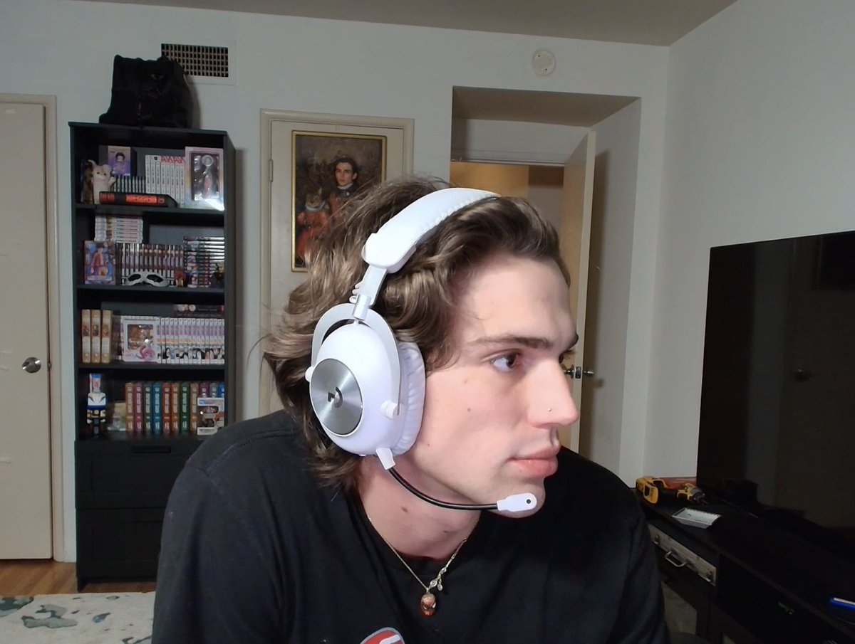 hackerxwright_'s tweet image. THE NOSE PIERCING AND THE LONG HAIR? HE&apos;S BACK 💋