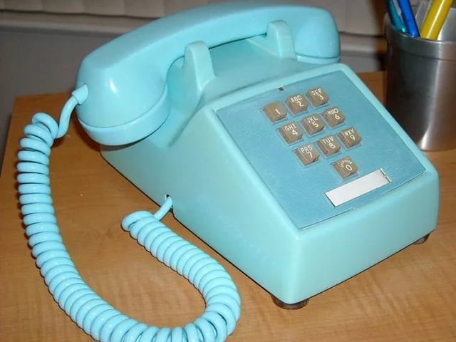 bytefide's tweet image. On this day , 18th Nov in 1963, Bell Telephone introduced the first commercial push-button telephone, replacing rotary dials. It sped up calling and paved the way for modern touch interfaces, inspiring today&apos;s smartphones and quick digital interactions. 
#TechHistory #Innovation