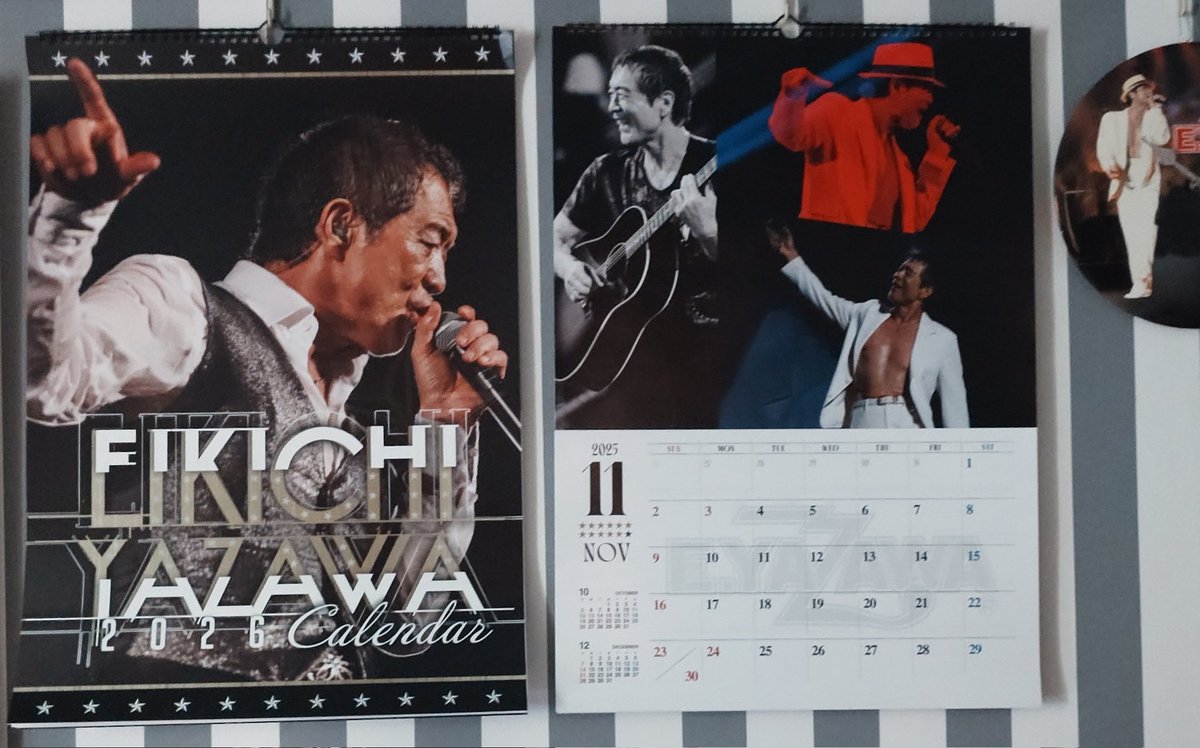 今年のと来年(2026年)の壁掛けカレンダーを並べて掲げてみた😉 来年の
