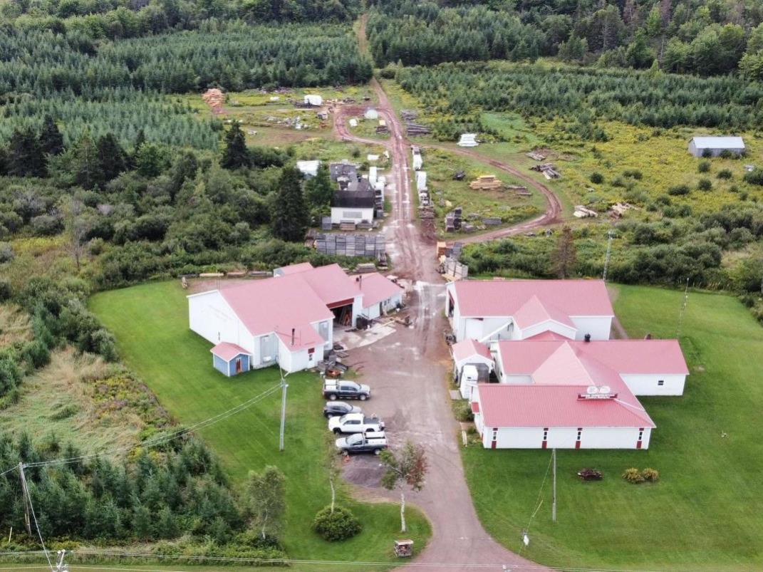 *MANY POSSIBILITIES*  AGRIBUSINESS FOR SALE!
farmmarketer.com/listing/fm/185…

Farm Type: Other/misc
Acreage (Total): 6
Province: P.E.I.
Agent: Ben Vos

#Findyourdreamproperty #farmmarketer #farmmarketer #farmrealestate #farmrealtor #cdnfarmers #farmlifeisthebest #canadarealestate