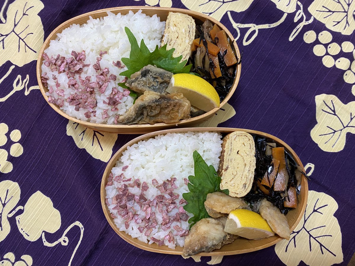 このところ、店頭でサバをあまり見なくなった気がして残念に思っていたのですが、昨日は出会えました！二枚おろしにしてあって400円⸜(*ˊᗜˋ*)⸝
久しぶりに竜田揚げにしました♬.*ﾟ

今年のサンマみたいに、立派に育って豊漁でお安く買えるようになって欲しいです。