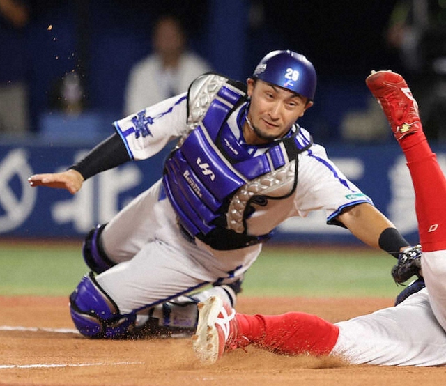 楽天　海外FA権行使のDeNA・伊藤光獲得を正式発表　今オフのFA移籍1号
news.yahoo.co.jp/articles/e91d7…

　楽天が18日、海外FA権を行使したDeNAの伊藤光捕手（36）と選手契約に合意したと発表。今オフのFA移籍1号となった。

【写真あり】牧と伊藤光のDeNA日本一秘話

　伊藤は明徳義塾から07年高校生ドラ...