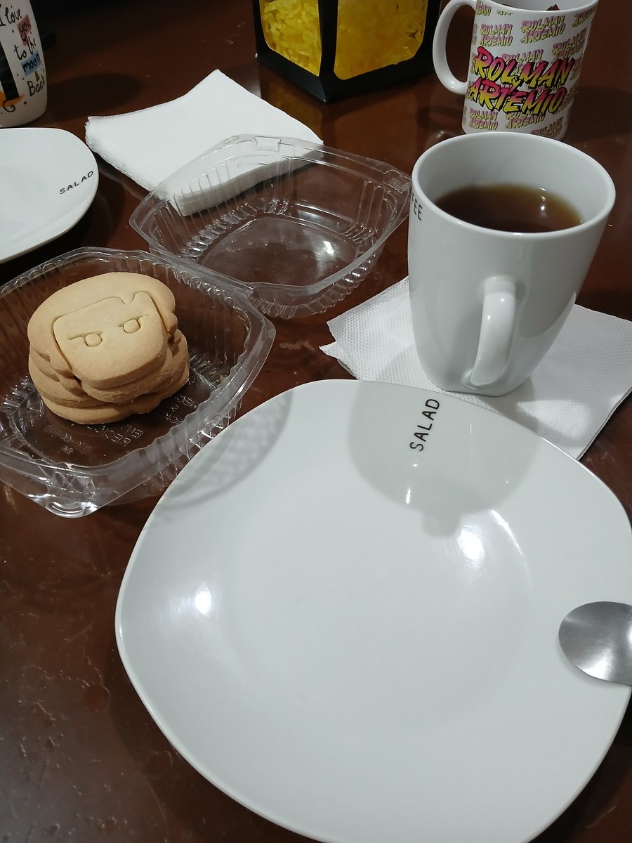 nanochess's tweet image. Comiendo galletas de Artemio con @Artemio 😀 #retro #Geek