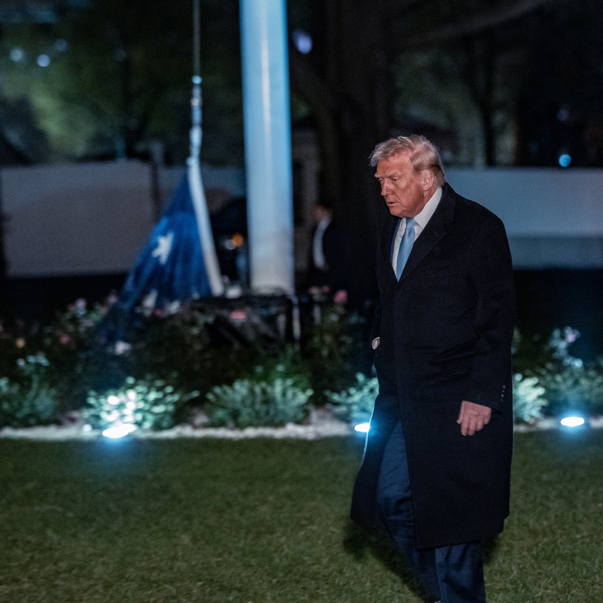 nmewrath's tweet image. How Trump really feels about America and veterans summed up in one photo.

#FlagCode