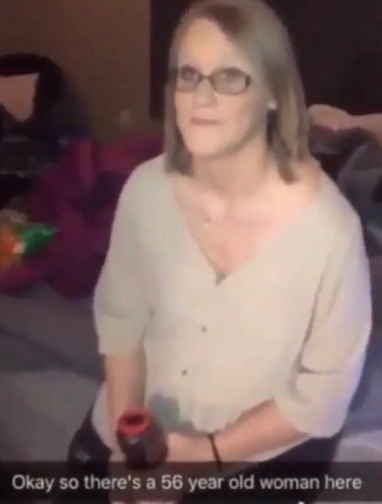 aevivid's tweet image. still having a carrd in my bio after everyone&apos;s moved on to strawpage