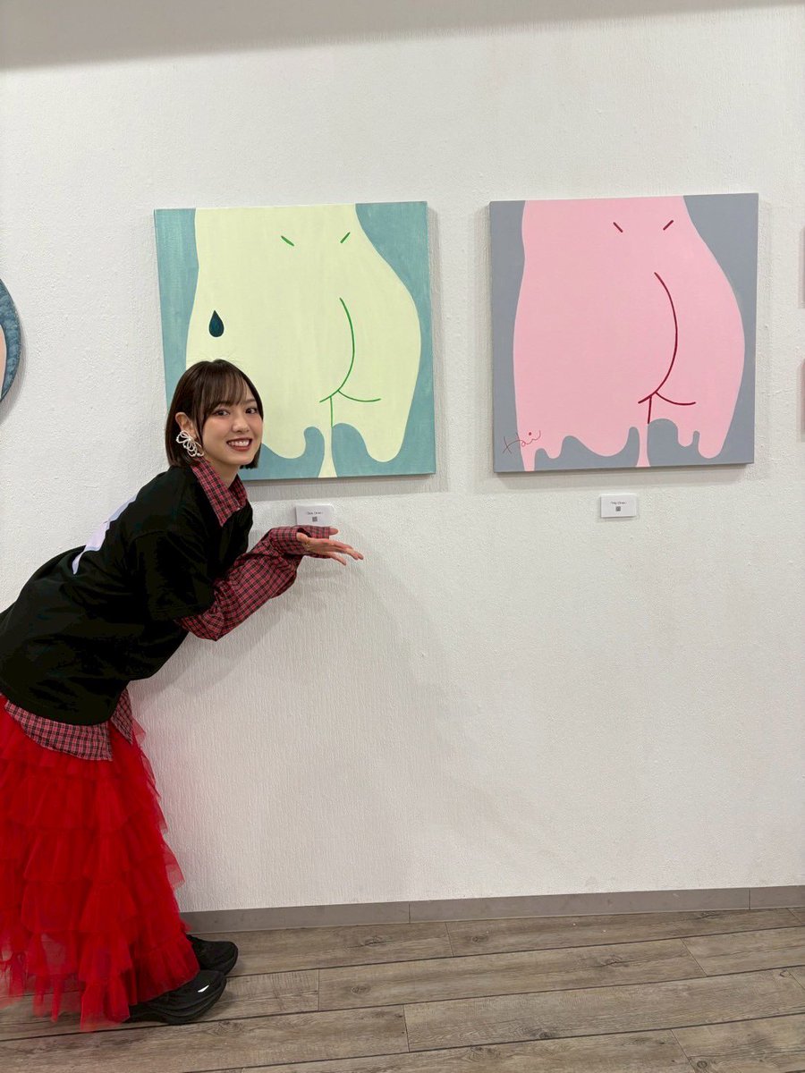 haruna__iikubo's tweet photo. いよいよ本日から！
おしりの個展「OSERIES-HIP DROP-」が
渋谷ギャラリールデコ　B1Fにて始まります🍑❣️
入場無料です！
どなたでも、お気軽にお越しください☺️

18時15分からはトークショーがあります💛
そちらはチケットが必要なので、トークショーにご参加される方はぜひこちらからご購入お願いします☺️

https://t.co/3fzi2PlfOe