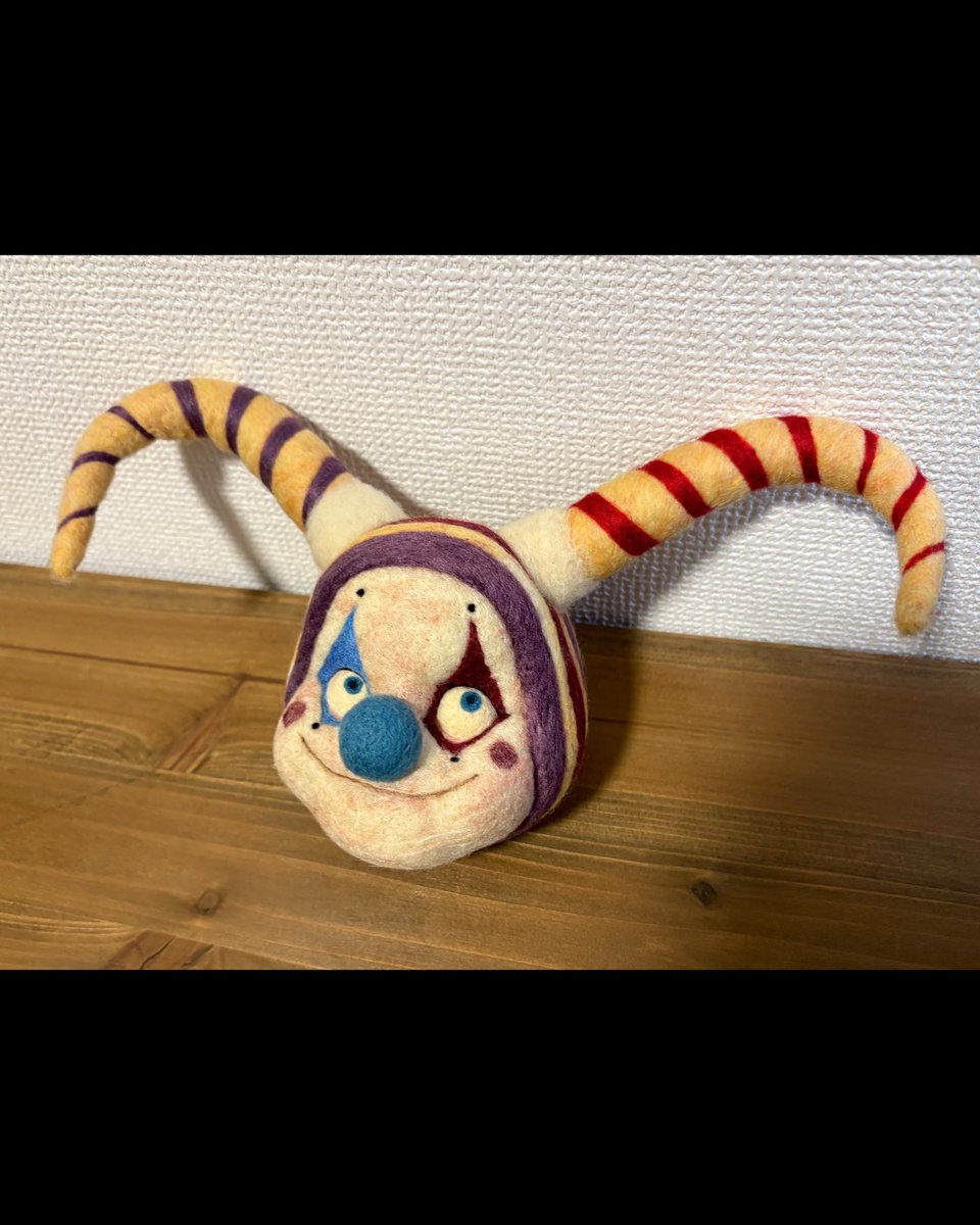 FooL21399846's tweet photo. 来年に出すコンテスト用の作品作成途中の顔面です👍完成したらおそらく35㎝✖️35㎝ぐらいかな☺️大分でかい👍
なかなか良い顔だと思う👍
#ハンドメイド #handemade
#羊毛フェルト #felt
#ピエロ #pierrot
#クラウン #crown
#人形 #doll https://t.co/PBfyXTdXLP