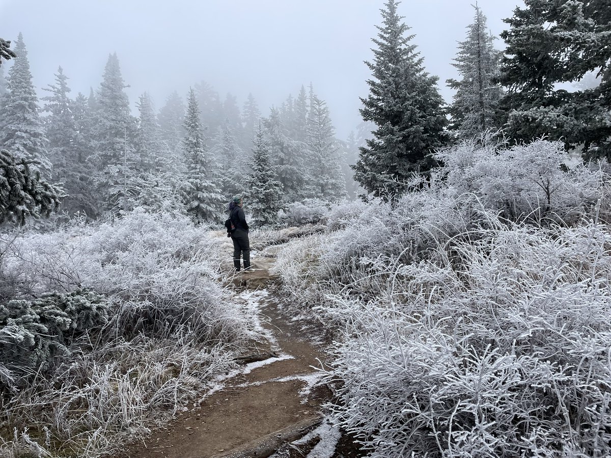 Howtobefit's tweet image. For my daughter’s 21st birthday, we took the Sandia Peak Tramway from 6,659’ up to 10,378’ and then hiked north on the Crest Trail up to 10,574’. Amazing conditions, and then clearing skies to see the view to the east during lunch!