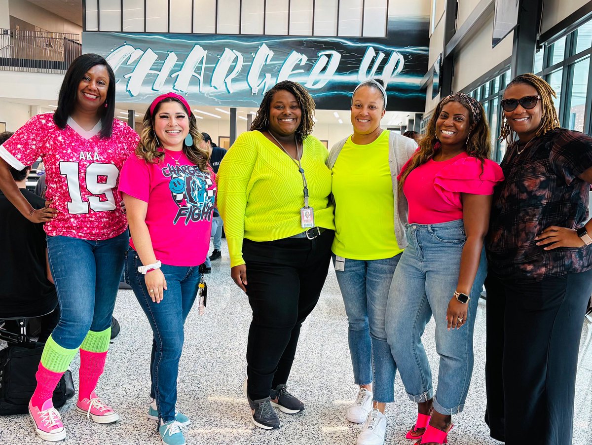 CounselorACHS's tweet photo. Kicked off Generation Texas Week with A Bright Future in our neon and sunglasses! #generationtexasweek #collegecareerandmilitary #chargedup! https://t.co/TUjceasREX