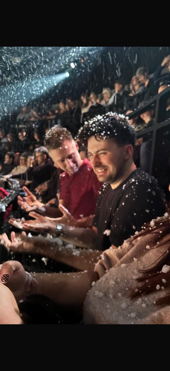 Hazzza287's tweet photo. Loved #OVChristmasCarol thanks to #PwCPreviews and for the last time, Matthew Warchus! The show felt so much more intimate this time around, but the same charm, same story (obviously) and same snow! Sorry @oldvictheatre my friend got a very sneaky cheeky pic! 📸 https://t.co/MTmpp4IQYT