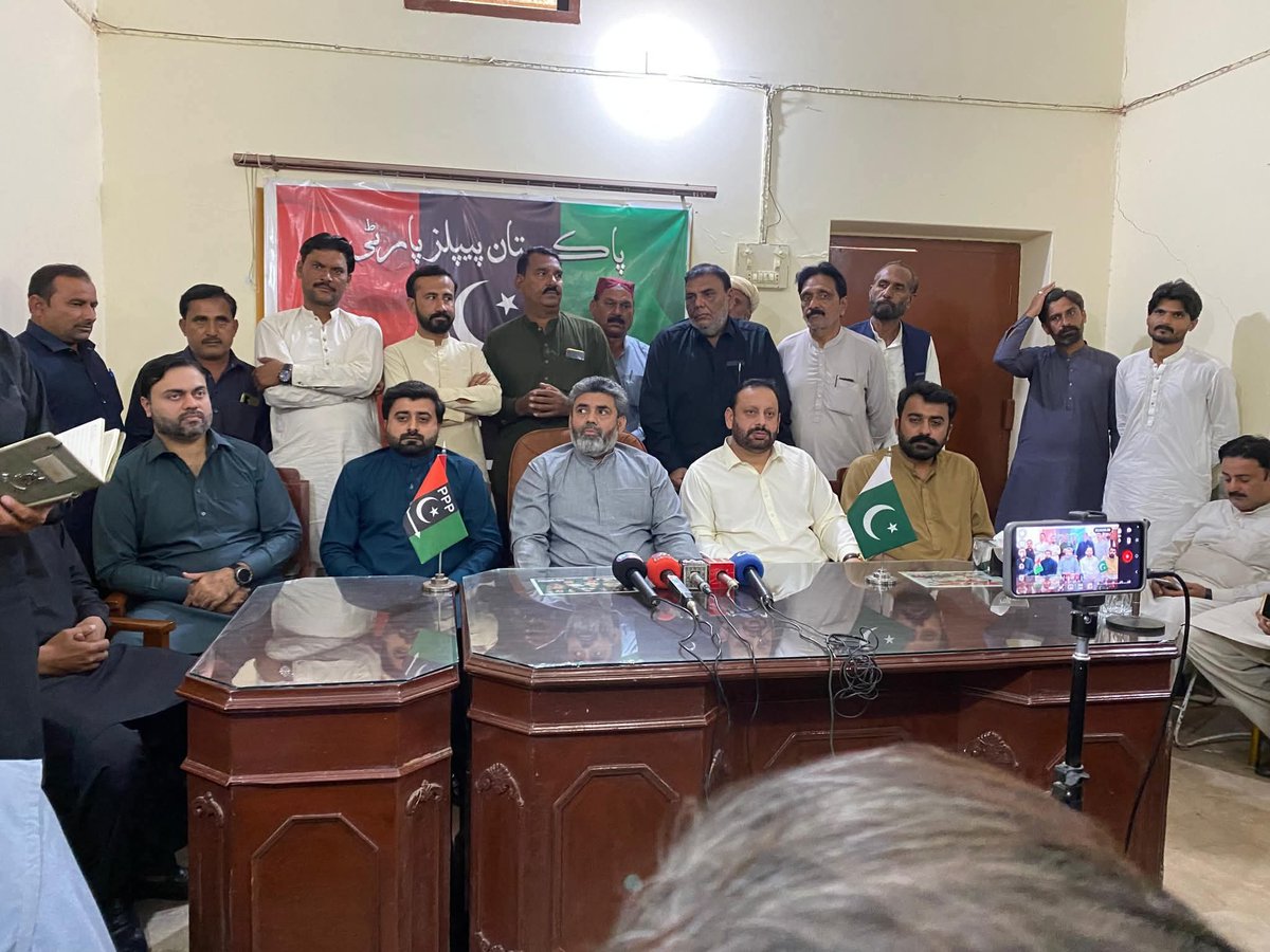 پیپلز پارٹی لودھراں کی بڑی کامیابی 
رانا ربنواز نون(مرحوم )سابق ایم پی اے
کے پوتے رانا اسماعیل نون کے بیٹے 
سابق امیدوار صوبائی اسمبلی226
رانا احسن نون نے اپنے ساتھیوں سمعیت  تحریک لببیک پاکستان کو چھوڑ کر پاکستان پیپلز پارٹی میں شمولیت کا اعلان 
<a href="/BBhuttoZardari/">Bilawal Bhutto Zardari</a> <a href="/KasimGillani/">Kasim Gilani</a>